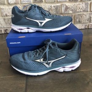 Mizuno Wave Rider 23_Size 10.5